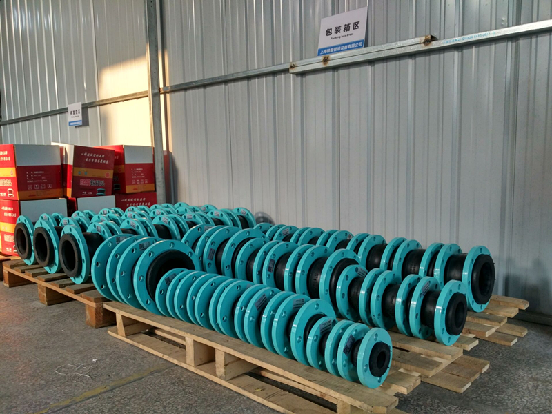 為什么橡膠接頭在使用中會出現細紋狀的小裂縫